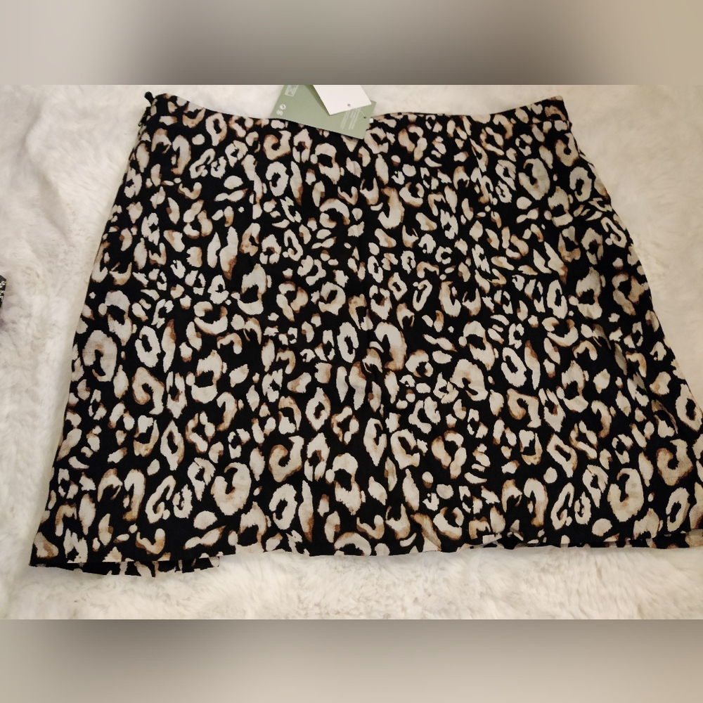 H&M Mini Skirt - Picture 2 of 2